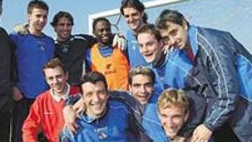 <b>SANGRE ROJIBLANCA. </b>Arriba, de izquierda a derecha Arévalo (entrenador de porteros), Gabi, Aragoneses, Kome, Yordi, Nano y Rodríguez (masajista); abajo, De Miguel (preparador físico), Cubillo, Míchel y Rivas.