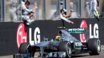 Lewis Hamilton estrenó en Hungría su casillero de triunfos al volante del Mercedes tras dar una gran exhibición en el circuito de Hungaroring.