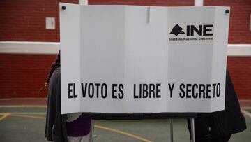 MEXICO CITY, MEXICO -  APRIL 10: People fill their ballots at a polling station during a national referendum on whether Mexico's President Andres Manuel Lopez Obrador should end his six-year term or continue, in Mexico City, Mexico on April 10, 2022. (Photo by Daniel Cardenas/Anadolu Agency via Getty Images)