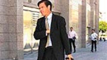 <b>NEGOCIADOR</b>. Mateo Alemany se vio las caras con los jefes rojiblancos.