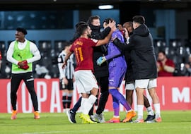 Dimitrievski y Vázquez salvan al Valencia sobre la bocina