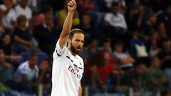 Higuaín ya sonríe en Milán