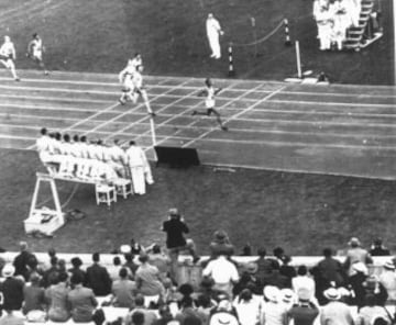 Owens en los JJOO de Berlín 1936.