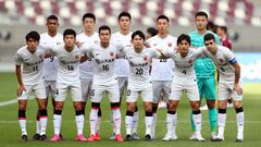 FILE PHOTO: Soccer Football - AFC Champions League - Round of 16 - Vissel Kobe v Shanghai SIPG - Khalifa International Stadium, Doha, Qatar - December 7, 2020  Shanghai SIPG players pose for a team group photo before the match  REUTERS/Ibraheem Al Omari/F