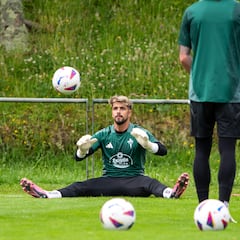 Jesús Ruiz, ante la alargada sombra de Ander Cantero en la portería del Racing de Ferrol