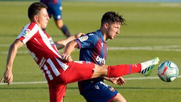 Atletico Madrid's Colombian defender Santiago Arias (L) vies with Levante's North Macedonian forward Enis Bardhi during the Spanish league football match Real Valladolid FC against Getafe CF at the Jose Zorilla stadium in Valladolid on June 23, 2020. (Photo by JOSE JORDAN / AFP)