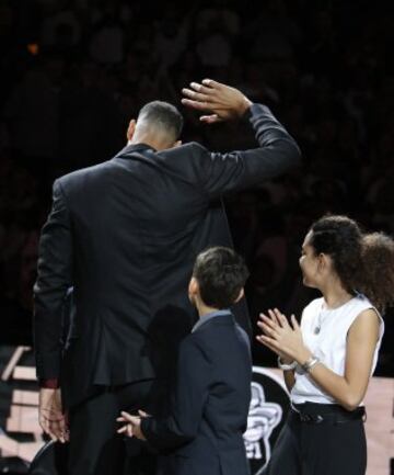 Emocionante fiesta de retirada del mítico '21' de Tim Duncan en San Antonio. Nadie más llevará el número del mejor jugador de la historia de los Spurs y una leyenda inigualable de la NBA.