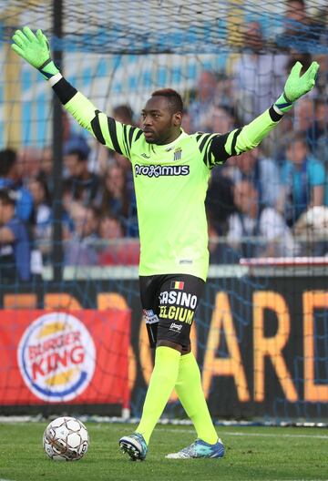 Al igual que su hermano, desempeña la posición de portero. A sus 34 años ha jugado varios partidos con el Congo, pese a jugar en las categorías inferiores de la selección de Francia.