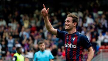 Eibar - Amorebieta. Bautista celebra el cuarto tanto.