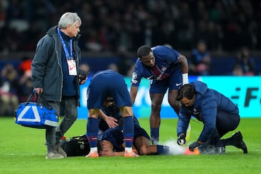 Achraf Akimi, dolorido y entre lágrimas, tras la entrada de Luis Díaz.