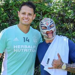 Rey Mysterio visita a Chicharito y LA Galaxy