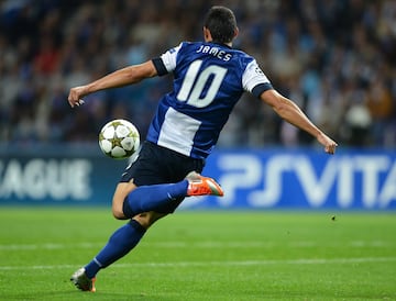 James Rodríguez, Falcao García, Freddy Guarín, Jackson Martínez, Juan Fernando Quintero, Héctor Quiñones, Wason Rentería han sido los colombianos que han vestido la camiseta del segundo equipo más ganador en Portugal. Luis Díaz espera ser figura y ayudar para que este conjunto vuelva a figurar a nivel europeo como en 2004.