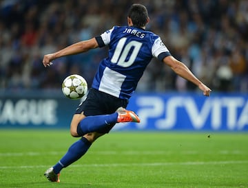 James Rodríguez, Falcao García, Freddy Guarín, Jackson Martínez, Juan Fernando Quintero, Héctor Quiñones, Wason Rentería han sido los colombianos que han vestido la camiseta del segundo equipo más ganador en Portugal. Luis Díaz espera ser figura y ayudar para que este conjunto vuelva a figurar a nivel europeo como en 2004. 