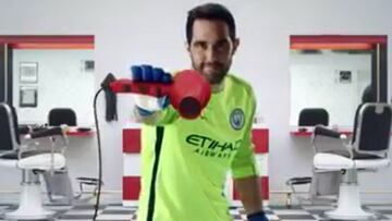 Bravo mostró su faceta actoral en spot del Manchester City