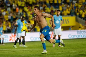 Eufórica celebración de Cardona tras marcarle al Celta en el descuento. 