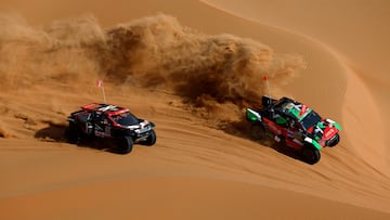 Rallying - Dakar Rally - Stage 11 - Shubaytah to Shubaytah - Saudi Arabia - January 16, 2025 Overdrive Racing's Yazeed Al-Rajhi and Timo Gottschalk in action with The Dacia Sandriders' Cristina Gutierrez and Pablo Moreno REUTERS/Hamad I Mohammed
