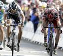 Evans gana en un apurado esprint con Contador