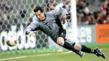 <B>DE MODA</B>. Fabián Carini ha sido ofrecido al Espanyol. El uruguayo de la Juventus está en el Mundial.