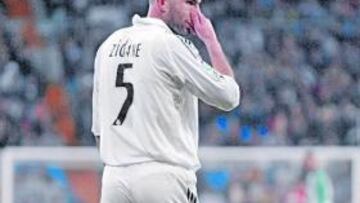 Zidane lució el 'cinco' blanco.