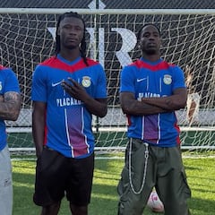 Card Vinciciius 'para Camva, Travis Scott e Chase B