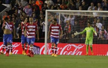 1-0. Roberto se lamenata tras anotar Javi Fuego el primer tanto.