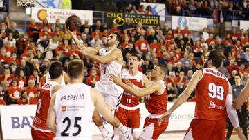 Facundo Campazzo entra a canasta ante el Baxi Manresa.