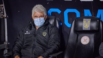 Ricardo Ferretti durante un partido de los Bravos