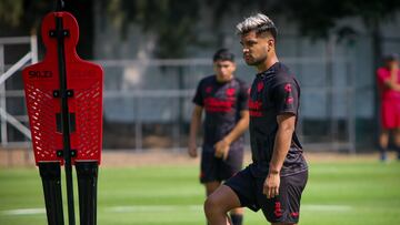 Eduardo Aguirre durante su primer entrenamiento con el Atlas.