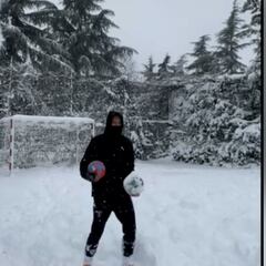 Como Simeone no lo pone nunca... Saponjic se 'reivindica' hasta en plena nevada: ¡eso es un 9!