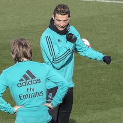 Ronaldo black eye the focus of attention as Real Madrid train