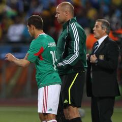 “Chicharito will not succeed with LA Galaxy” - Cuauhtémoc Blanco