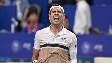 Chile�s Alejandro Tabilo celebrates beating USA�s Brandon Nakashima in their men�s singles semi-final match at the Chengdu Open tennis tournament in Chengdu, in China�s southwest Sichuan province on September 22, 2025. (Photo by AFP) / China OUT