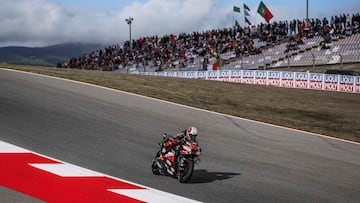 Aprilia Racing team's Italian MotoGP rider Marco Bezzecchi rides during the second MotoGP free practice session of the Portuguese Grand Prix at the Algarve International Circuit in Portimao on November 7, 2025. (Photo by PATRICIA DE MELO MOREIRA / AFP)