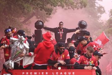 La ciudad de Liverpool volcada con el conjunto Red tras conseguir el vig¨¦simo titulo de liga de su historia.