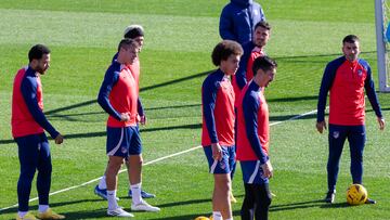 02/12/23
AZPILICUETA , WITSEL , GIMENEZ , CORREA
ENTRENAMIENTO ATLETICO DE MADRID