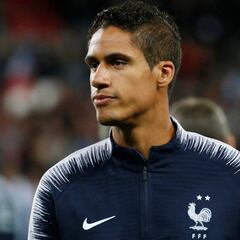Varane, tocado, sustituido al descanso del Francia-Islandia