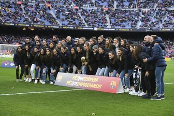 La futbolista catalana fue galardona con el Balón de Oro, premio por el que se le considera la mejor futbolista del año 2021.
