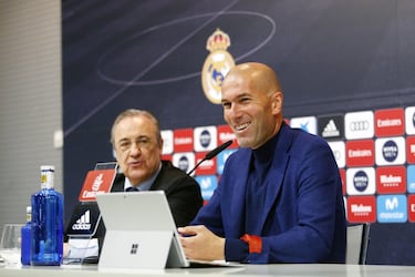 Dicho y hecho, vistos los problemas y víctima de cierto agotamiento, Zidane se reúne con el presidente Florentino Pérez y con el director general, José Ángel Sánchez, para anunciarles su marcha. Se convoca una conferencia de prensa, donde Zidane explicaba su marcha: “Creo que es el mejor momento para todos: para mí, la plantilla, el club... Puede ser un ‘hasta luego’. Vpy a estar cerca de este club siempre”. Ponía así punto y final a 878 días como técnico blanco y dejando nueve títulos en las vitrinas blancas.