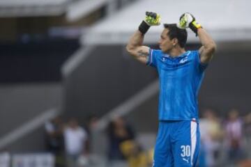 Así se vivió dentro del campo la gran batalla que sostuvieron Águilas y Chivas en el Estaduio Azteca este sábado por la noche.