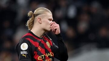 Erling Haaland, jugador del Manchester City, se lamenta durante un partido.