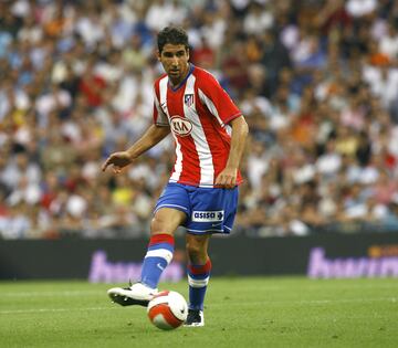 En junio de 2007 fichó por el Atlético de Madrid, con el que ganó siete títulos