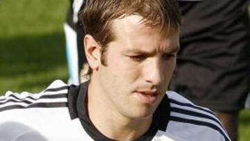 Hiddink asegura que antes de hablar de Van der Vaart, debe aclarar su futuro