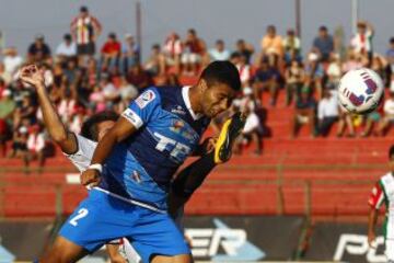 Carlos Labr&iacute;n: En 2011 dej&oacute; Huachipato y viaj&oacute; a Italia. Luego de dos a&ntilde;os regres&oacute; a Chile. Hoy, con 24 a&ntilde;os juega en San Marcos de Arica.