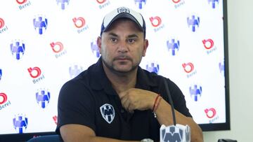 Los entrenadores de Monterrey y Santos Laguna defendieron a la Liga de las declaraciones del periodista argentino