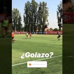 Golazo de globito y pase de taco: los lujos de Matías en la práctica