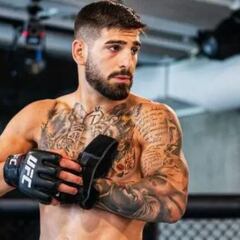 ¿Cuánto dinero ha ganado Ilia Topuria en premios como luchador de la UFC?