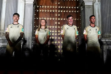 El Granada presenta sus espectaculares camisetas de Primera