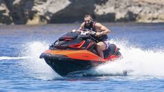 Benzema de vacaciones en Ibiza