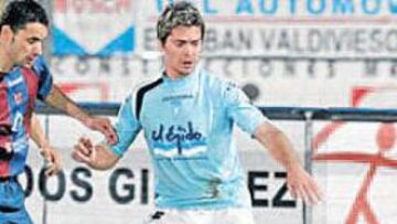 <b>FALTAN DOS. </b>Tras la llegada del sevillano, el club sigue trabajando para traer dos futbolistas más.