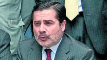 <b>A LA ESPERA. </b>Carlos González tiene que pagar el día 27.